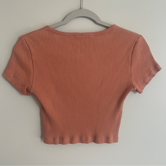 UNIQLO Ribbed Cropped Tee - Picture 3 of 4